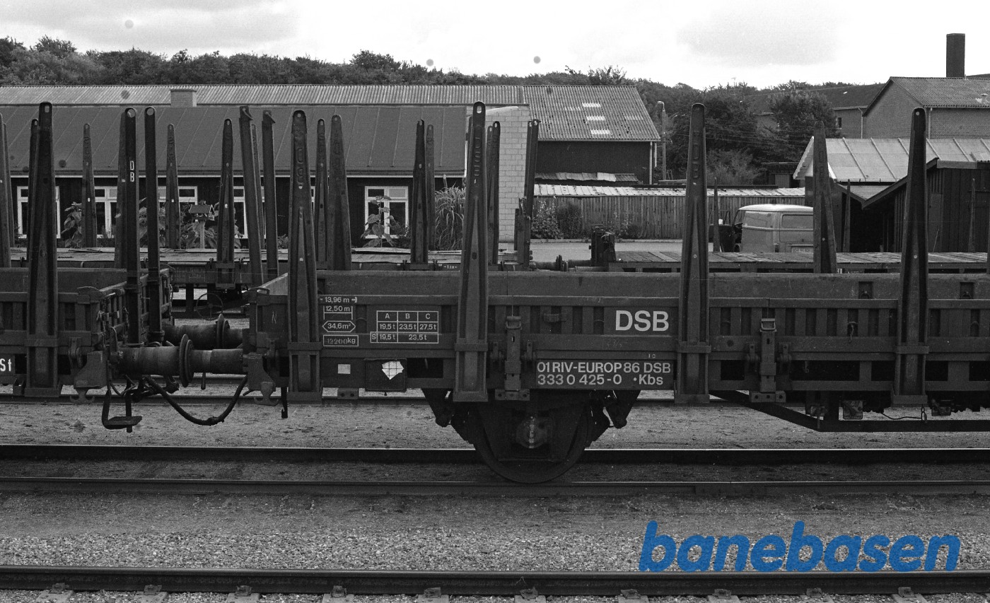 Hillerød Station. DSB Kbs 330 0 425 Hillerød Station. DSB Kbs 330 0 425