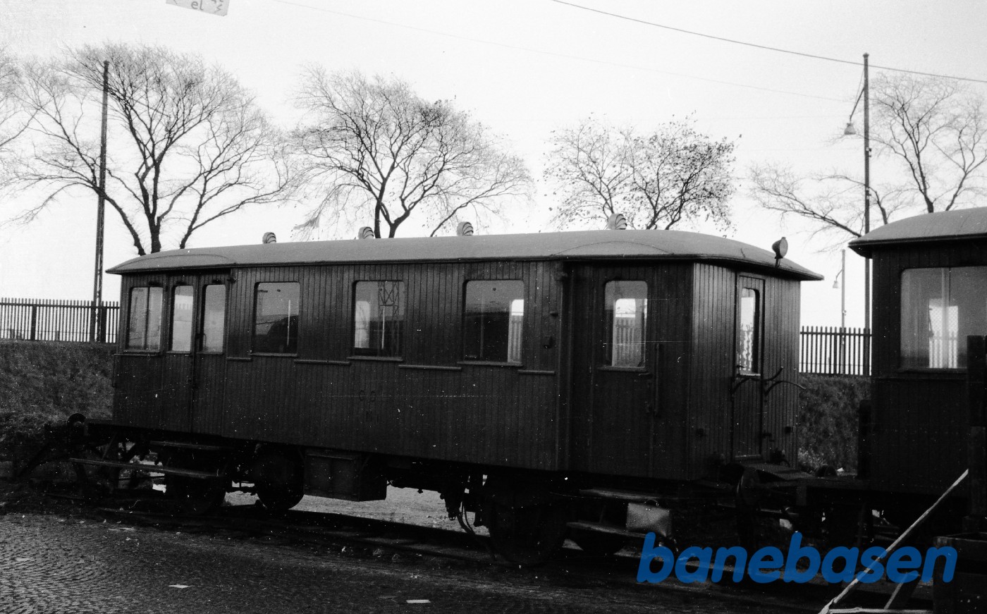 København, Islands Brygge med GDS M1/ M2 på vej til ophugning hos Levin & Co København, Islands Brygge med GDS M1/ M2 på vej til ophugning hos Levin & Co