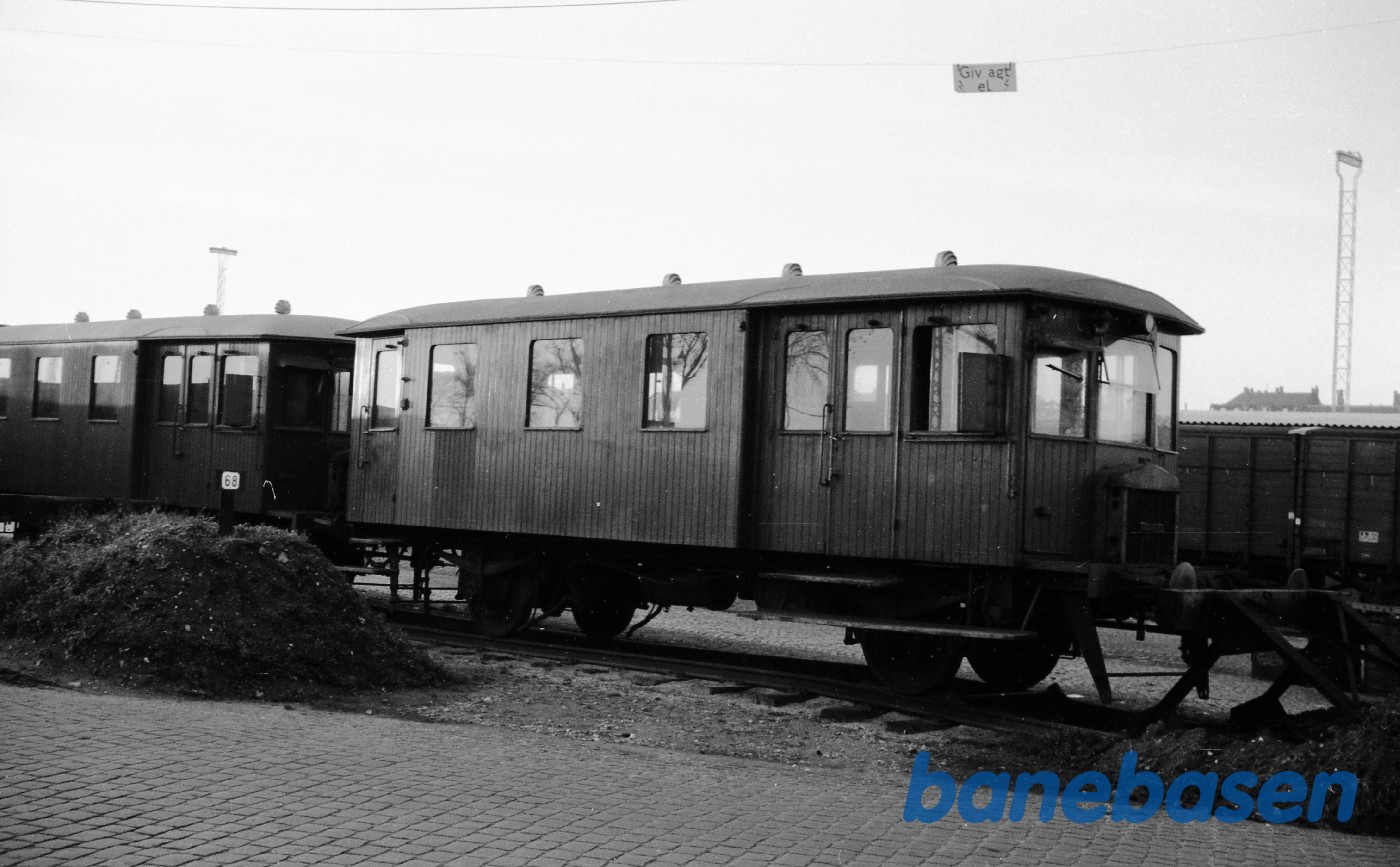 København, Islands Brygge med GDS M1/ M2 på vej til ophugning hos Levin & Co København, Islands Brygge med GDS M1/ M2 på vej til ophugning hos Levin & Co