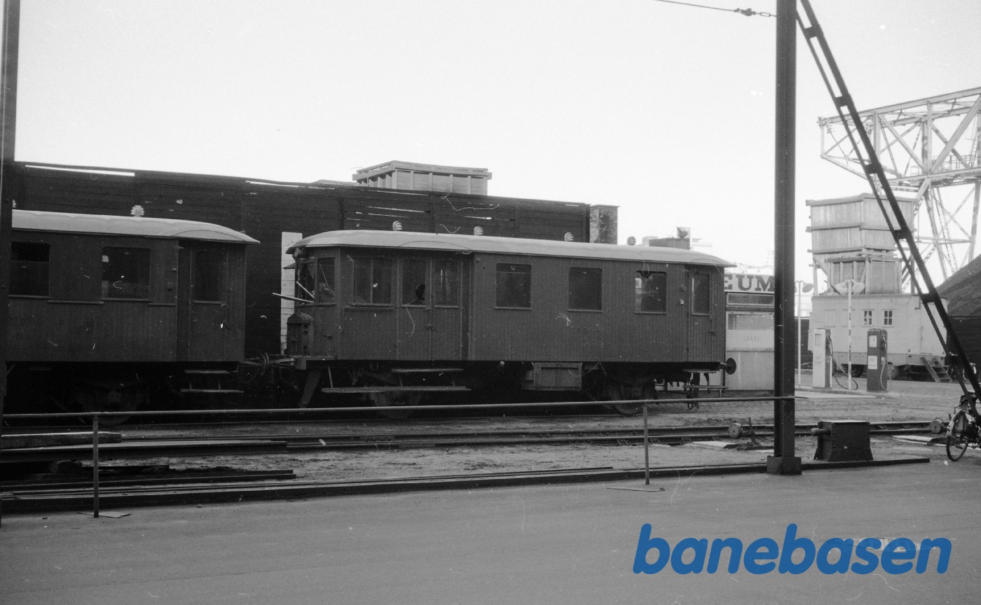 København, Islands Brygge med GDS M1/ M2 på vej til ophugning hos Levin & Co København, Islands Brygge med GDS M1/ M2 på vej til ophugning hos Levin & Co