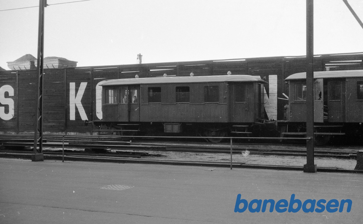 København, Islands Brygge med GDS M1/ M2 på vej til ophugning hos Levin & Co København, Islands Brygge med GDS M1/ M2 på vej til ophugning hos Levin & Co