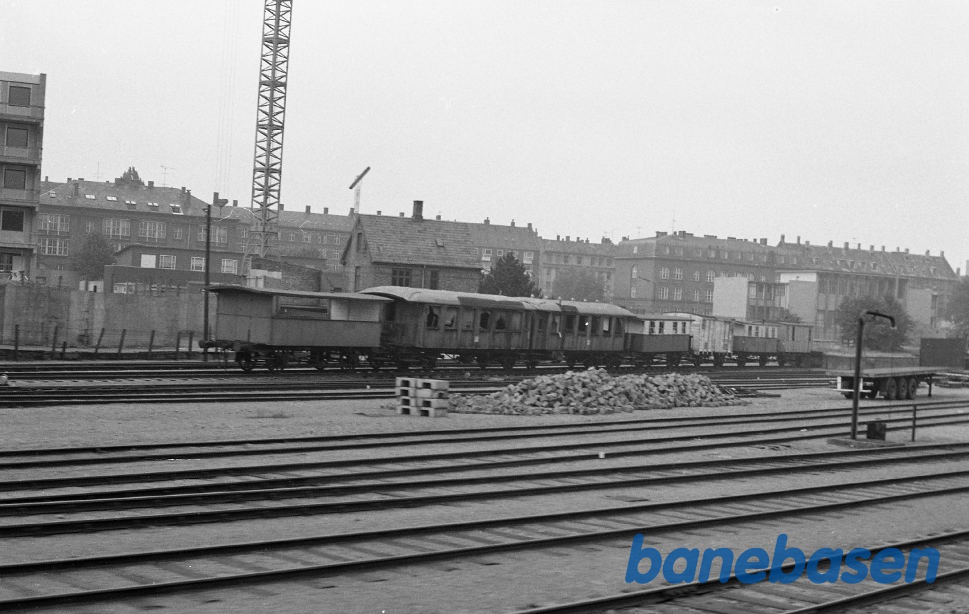 Frederiksberg station med OHJ C 204/205 Frederiksberg station med OHJ C 204/205