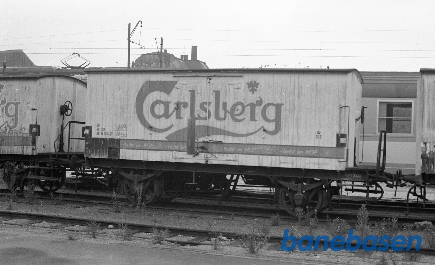Frederiksberg station med Carlsbergvogn 081 5 49 3 Frederiksberg station med Carlsbergvogn 081 5 49 3