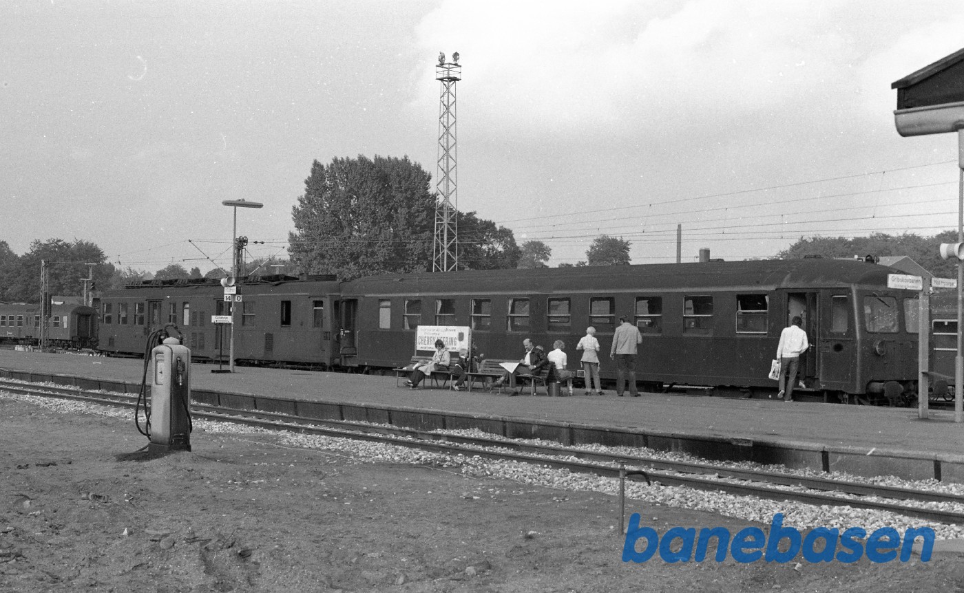 Hillerød station med MO og BHS med Fredensborg Hillerød station med MO og BHS med Fredensborg