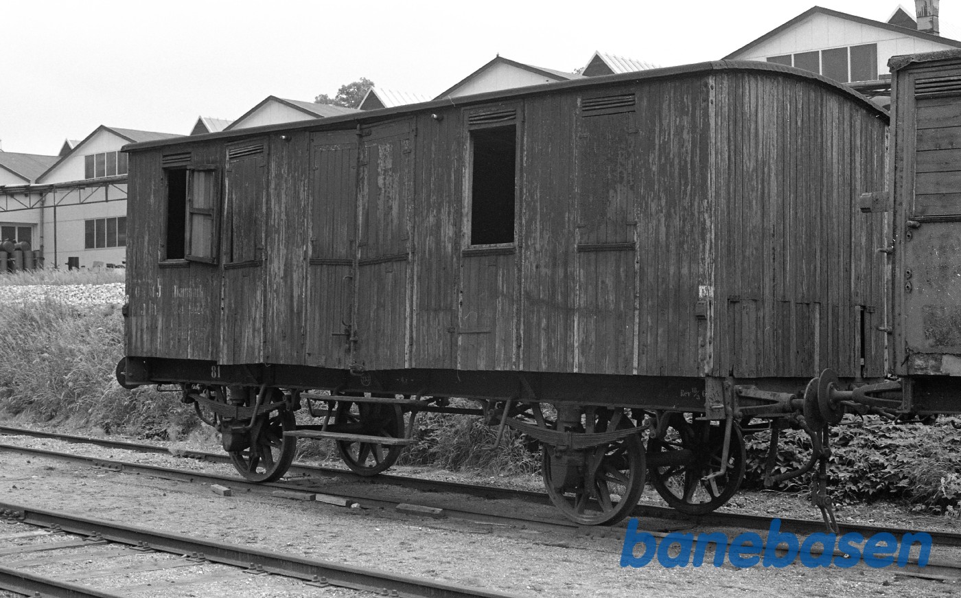 Hillerød station med OKMJ J 81 Hillerød station med OKMJ J 81