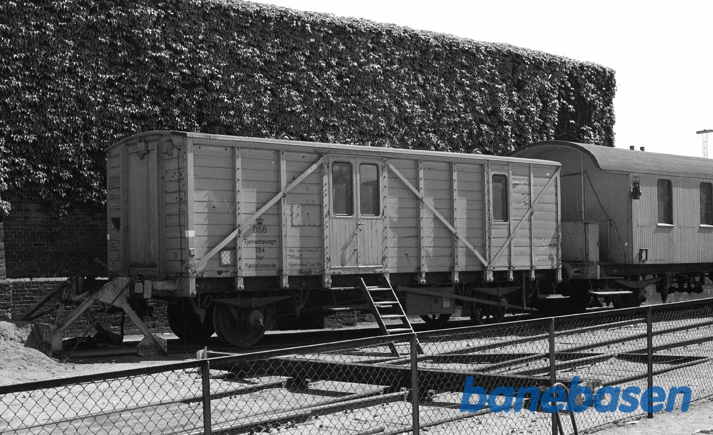 Helsingør station .Tjenestevogn 384 Helsingør station .Tjenestevogn 384