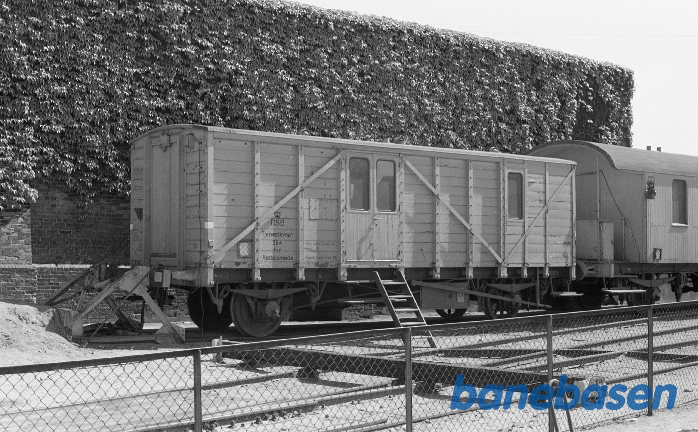 Helsingør station .Tjenestevogn 384 Helsingør station .Tjenestevogn 384