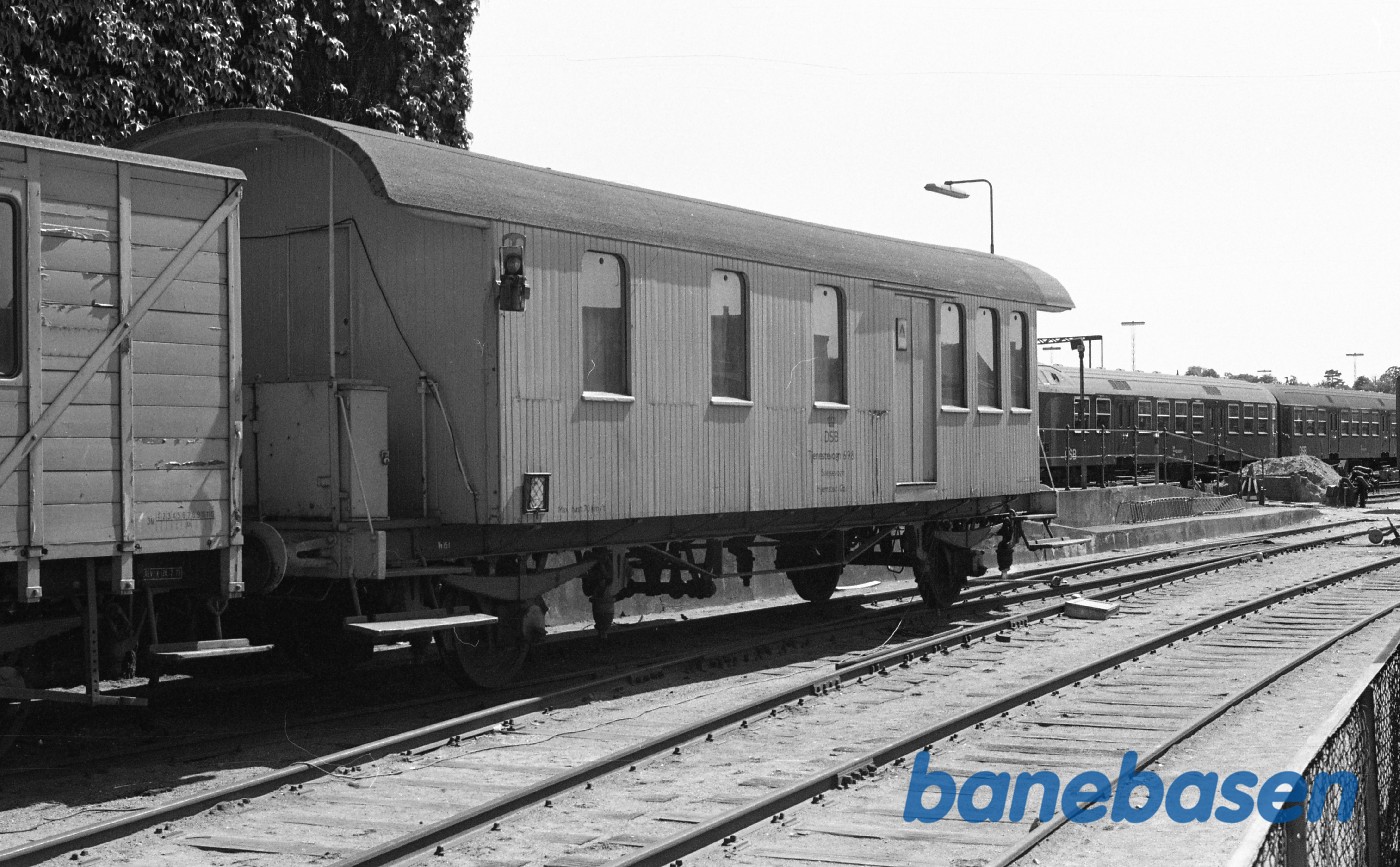 Helsingør station .Tjenestevogn 698 Helsingør station .Tjenestevogn 698