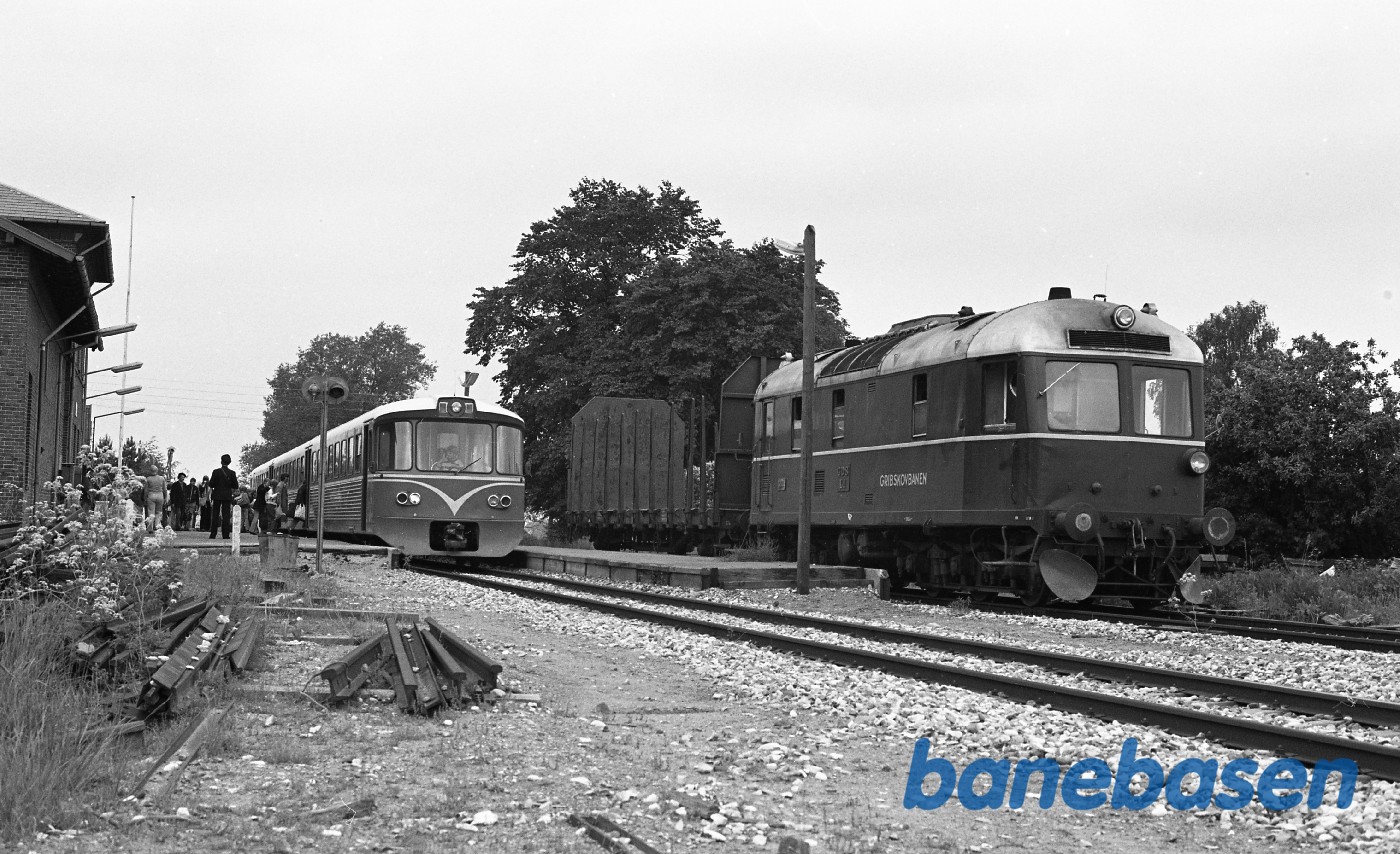 Græsted station. Krydsning med Y.tog Græsted station. Krydsning med Y.tog