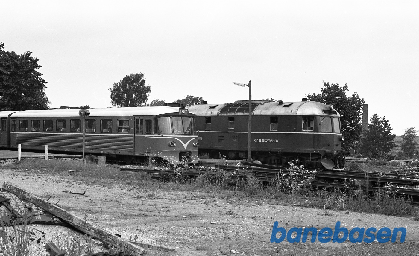 Græsted station. Krydsning med Y.tog Græsted station. Krydsning med Y.tog