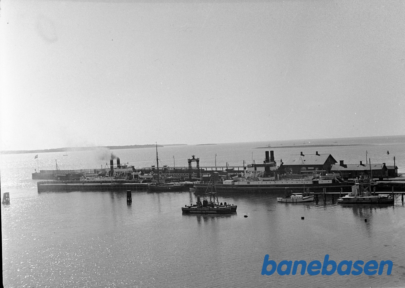 Dampfærge H/F Alexandra + D/F Strib Dampfærge H/F Alexandra + D/F Strib