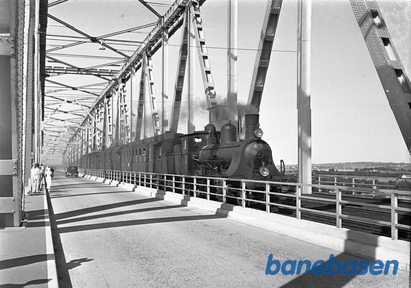 Damplokomotiv D 873 med persontog Damplokomotiv D 873 med persontog