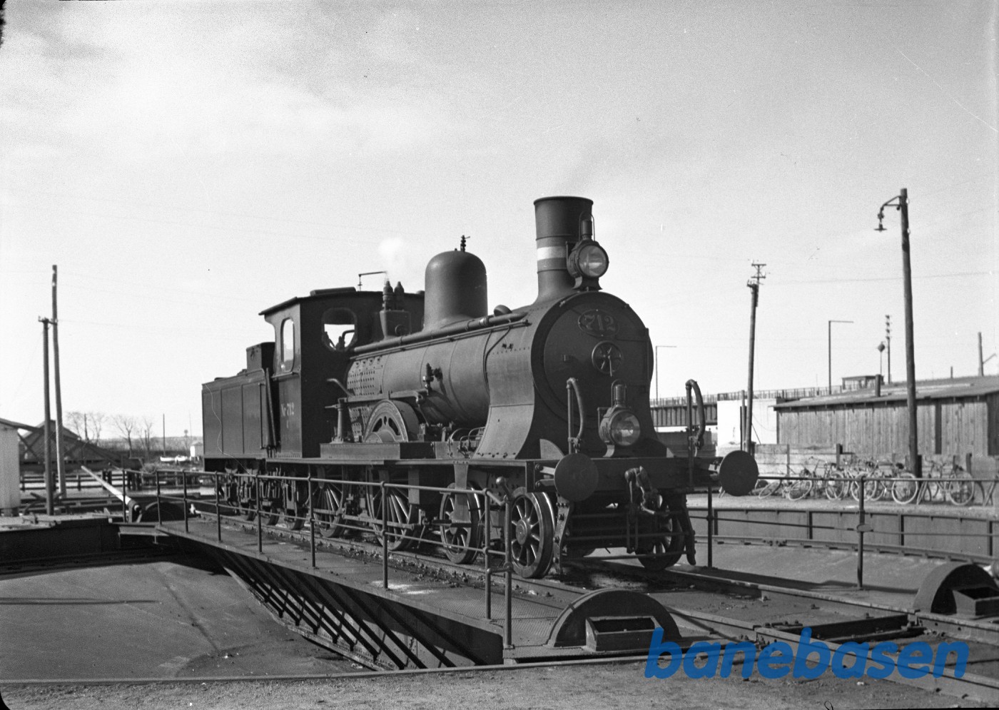 Damplokomotiv C 712 på drejeskiven i Masnedsund Damplokomotiv C 712 på drejeskiven i Masnedsund
