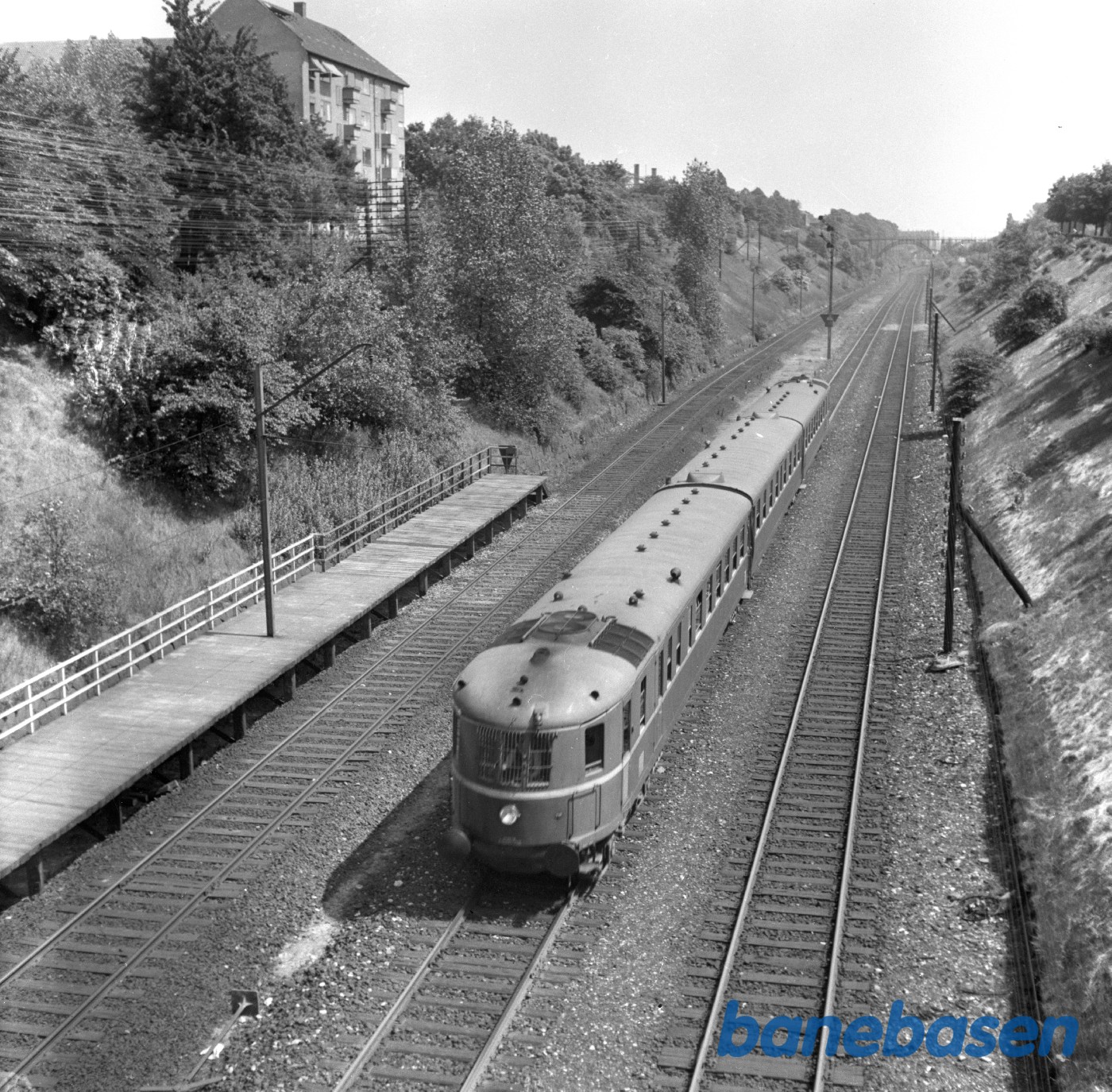 Lyntog passerer den midlertidige station i Valby Lyntog passerer den midlertidige station i Valby