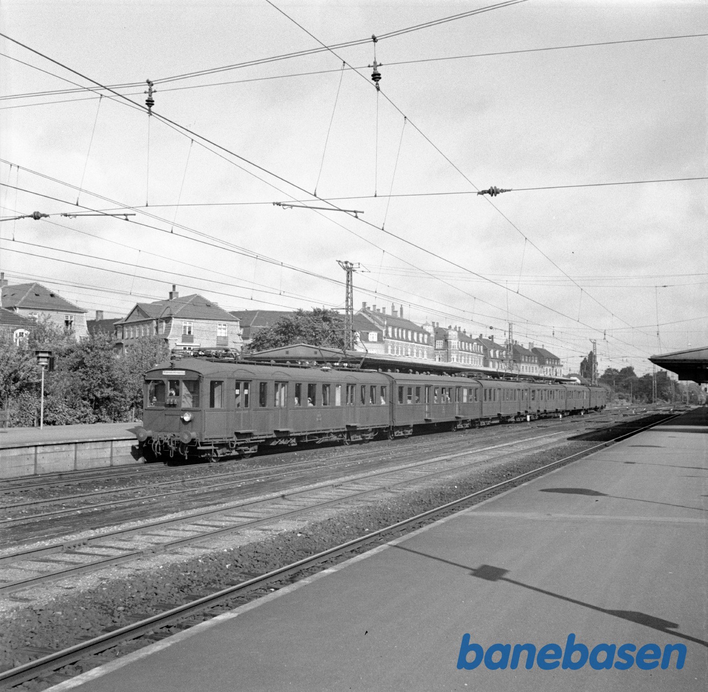 S-tog holder på Hellerup station S-tog holder på Hellerup station