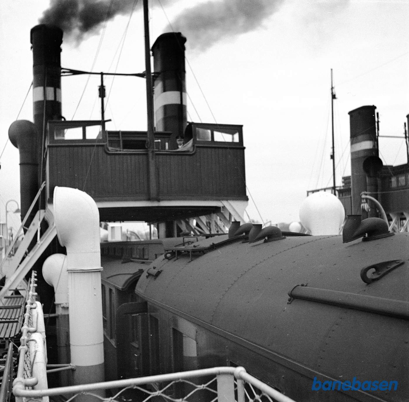 Kig på færgedækkene på 2 færger