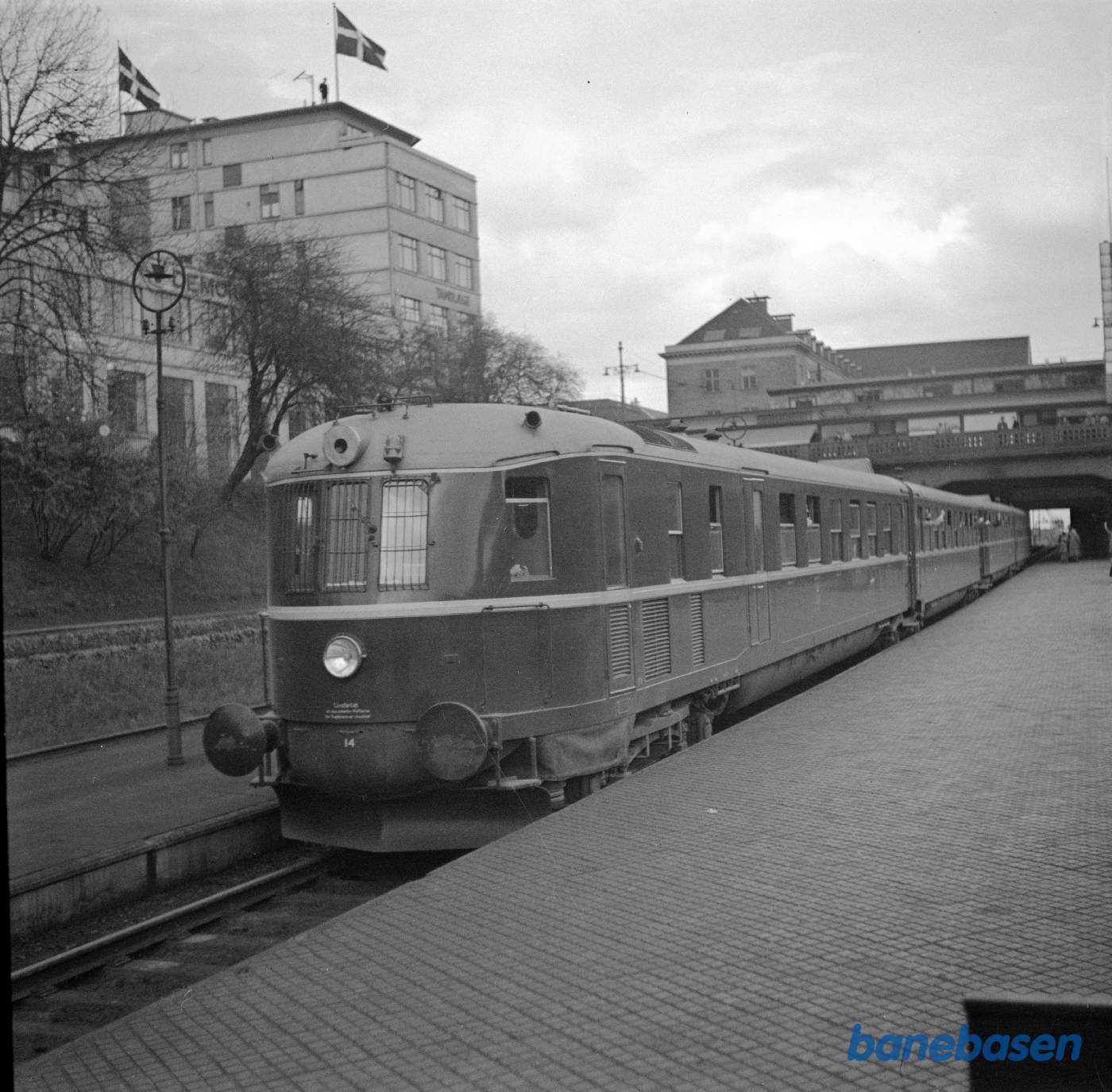 Lyntog holder på Aarhus H Lyntog holder på Aarhus H