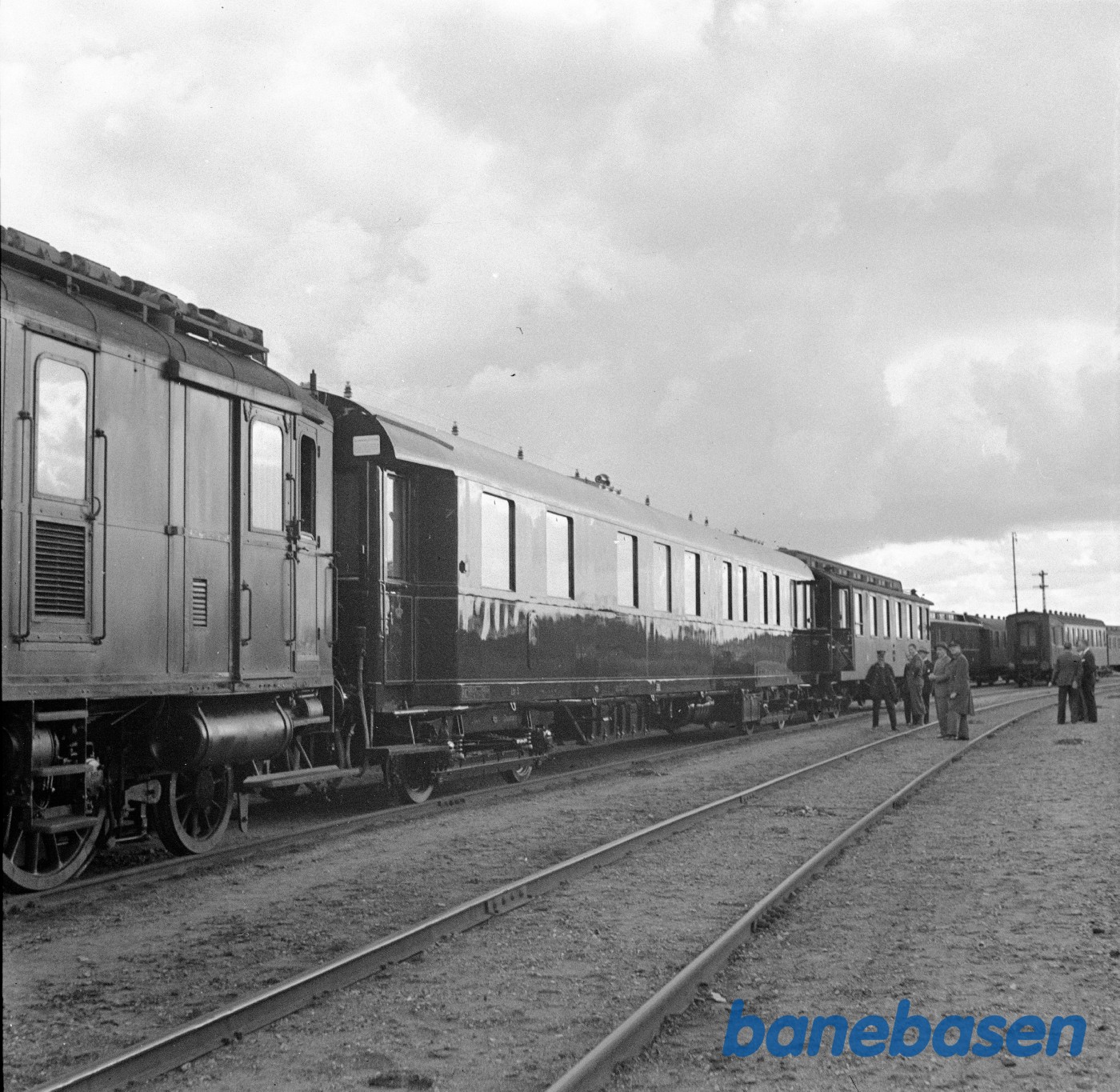 Motorlokomotiv MV 116 og S 1 på prøvetur Motorlokomotiv MV 116 og S 1 på prøvetur