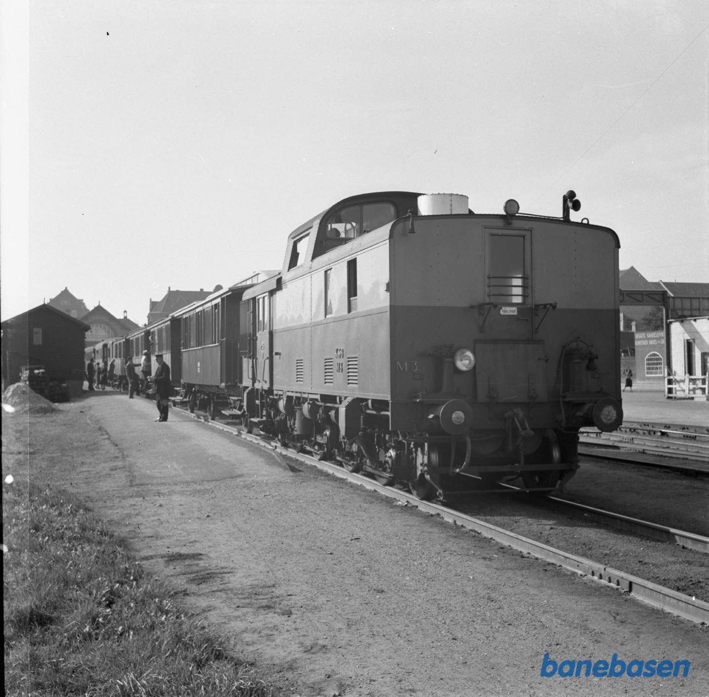 Motorlokomotiv KSB M 3 med persontog på København L