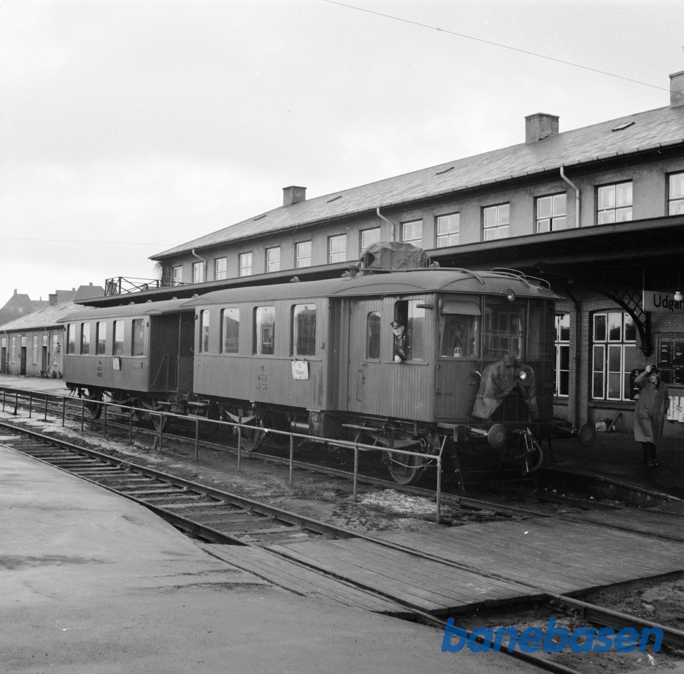 Motorvogn MF 56 og påhængsvogn FA på Struer Motorvogn MF 56 og påhængsvogn FA på Struer