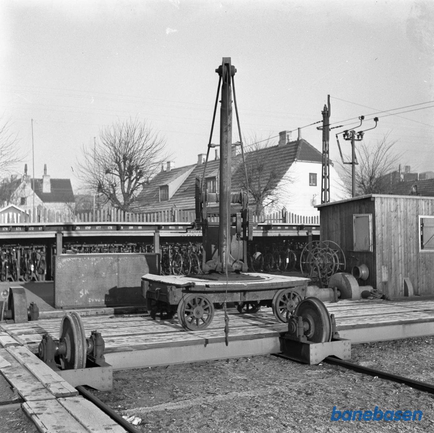 Gammel kran på centralværkstedet i København. Brugtes til ind - og udtagning af varmekedler Gammel kran på centralværkstedet i København. Brugtes til ind - og udtagning af varmekedler