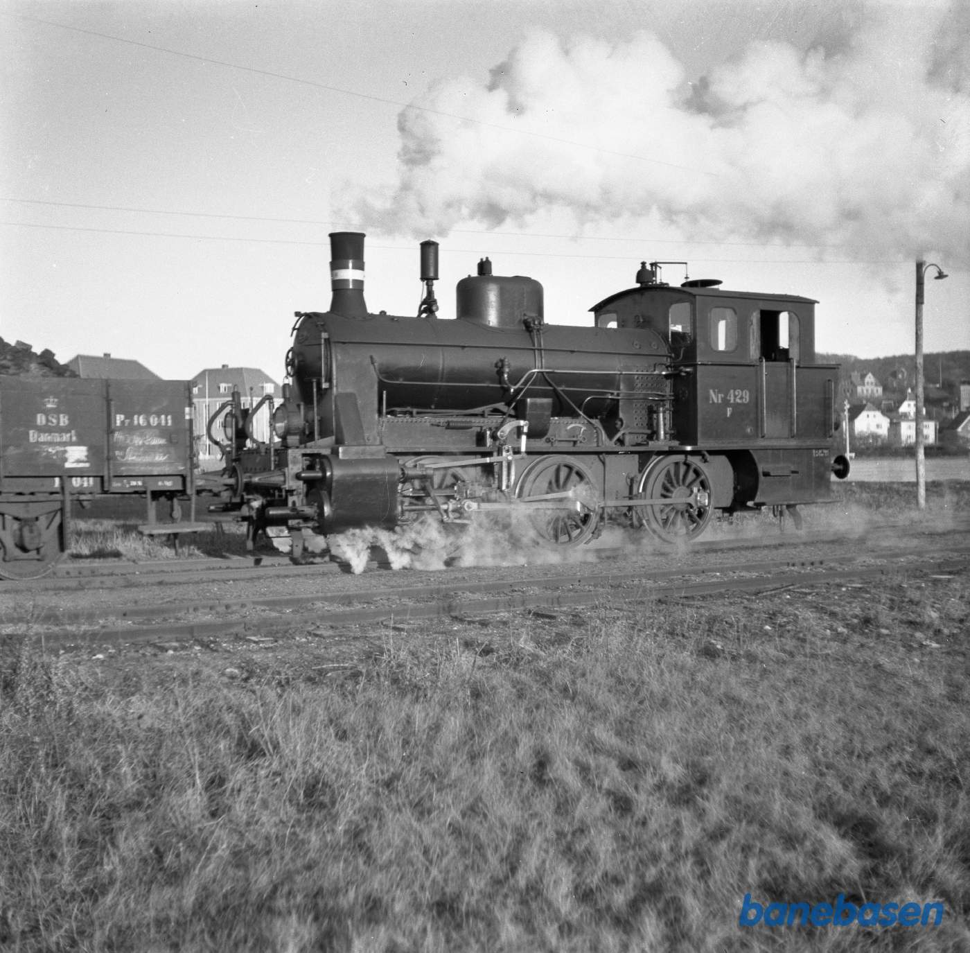 Damplokomotiv F 429 rangerer på havnen i Aabenraa Damplokomotiv F 429 rangerer på havnen i Aabenraa