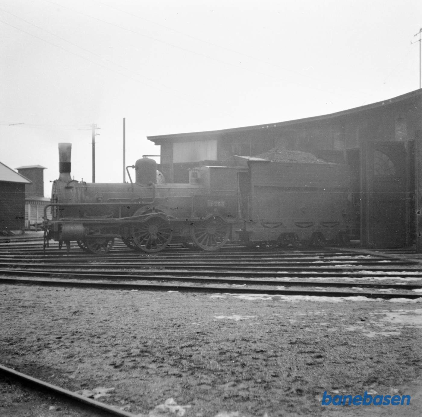 Damplokomotiv Fs 263 som varmemaskinen ved maskindepotet i Roskilde