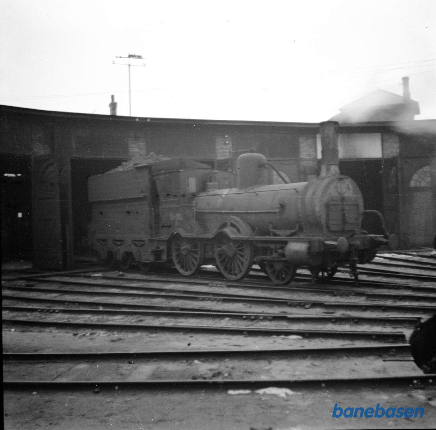 Damplokomotiv Fs 263 som varmemaskinen ved maskindepotet i Roskilde Damplokomotiv Fs 263 som varmemaskinen ved maskindepotet i Roskilde