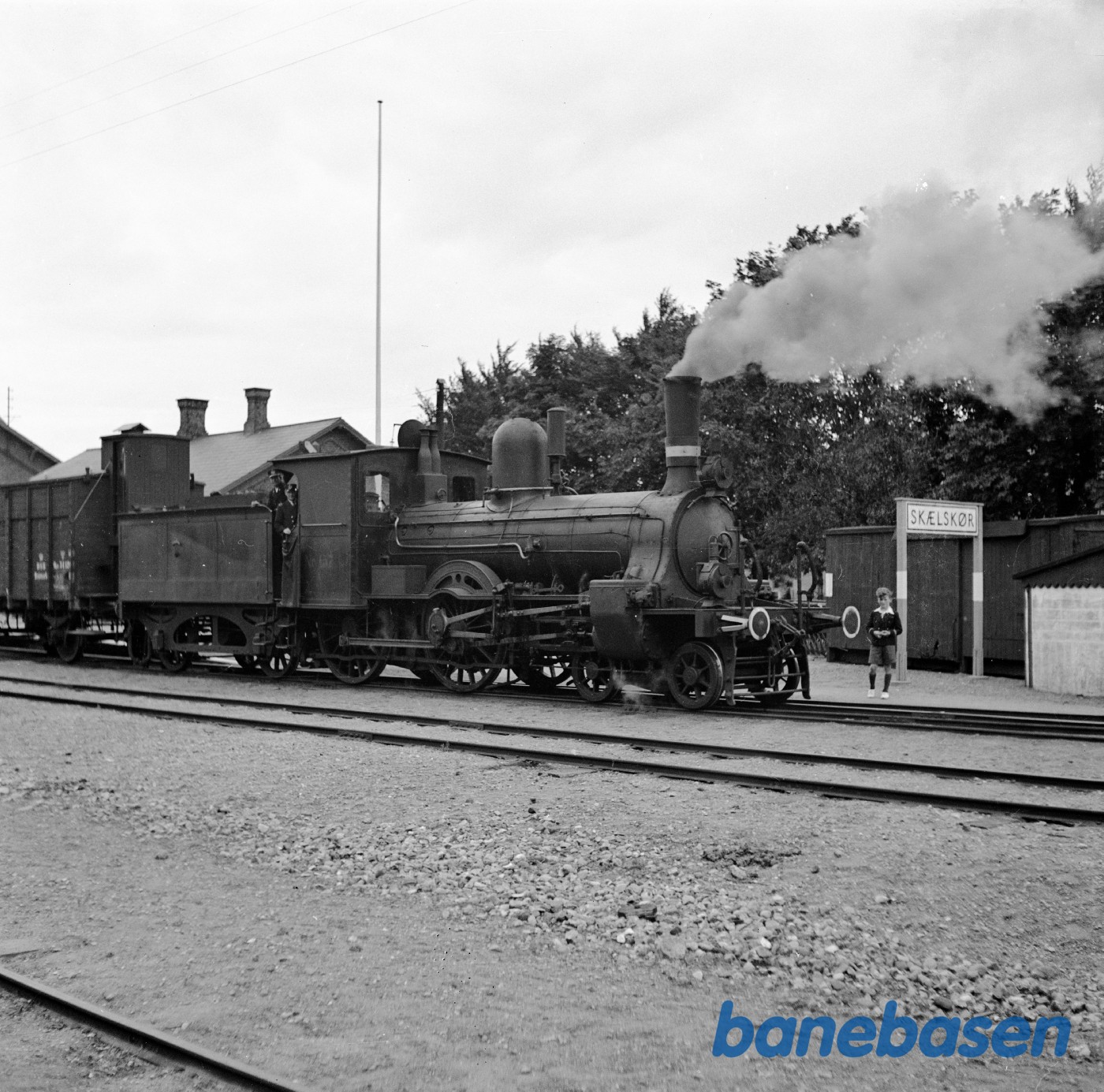 Damplokomotiv A 157 med godstog på Skelskør station Damplokomotiv A 157 med godstog på Skelskør station