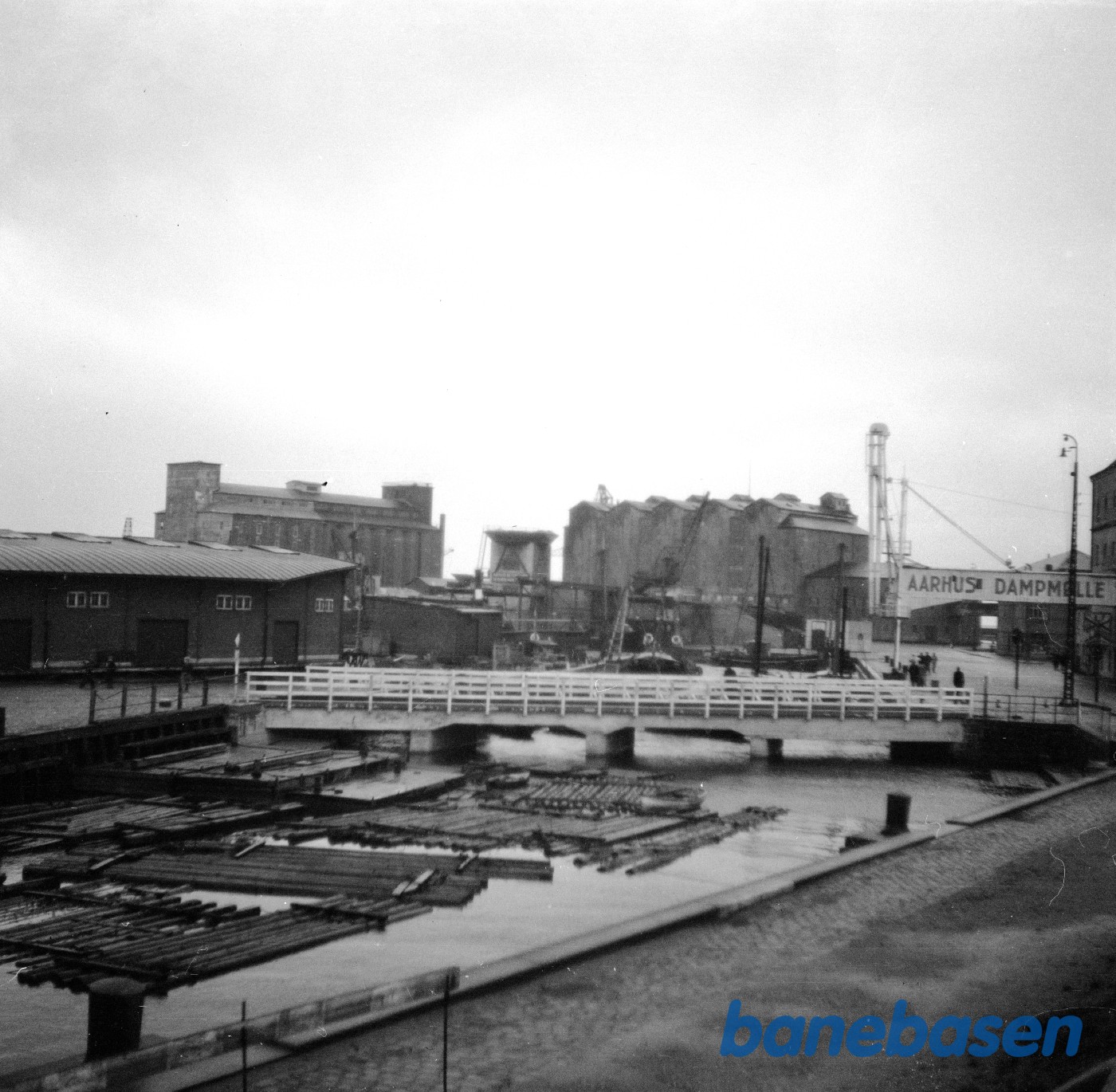 Broen over Aarhus Å ved dampmøllen Broen over Aarhus Å ved dampmøllen