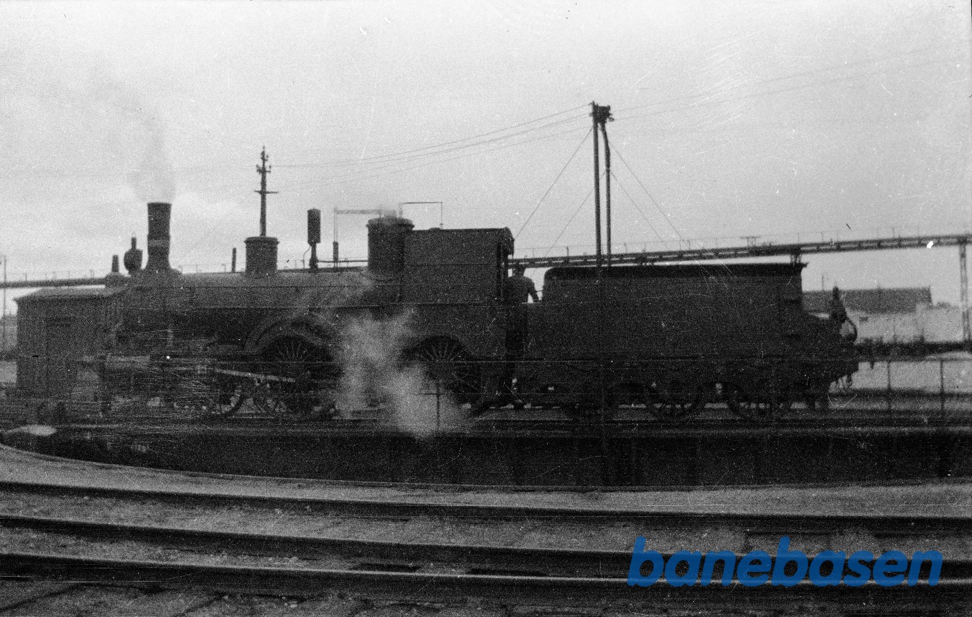 Damplokomotiv DS 210 ved Maskindepotet på København GB Damplokomotiv DS 210 ved Maskindepotet på København GB