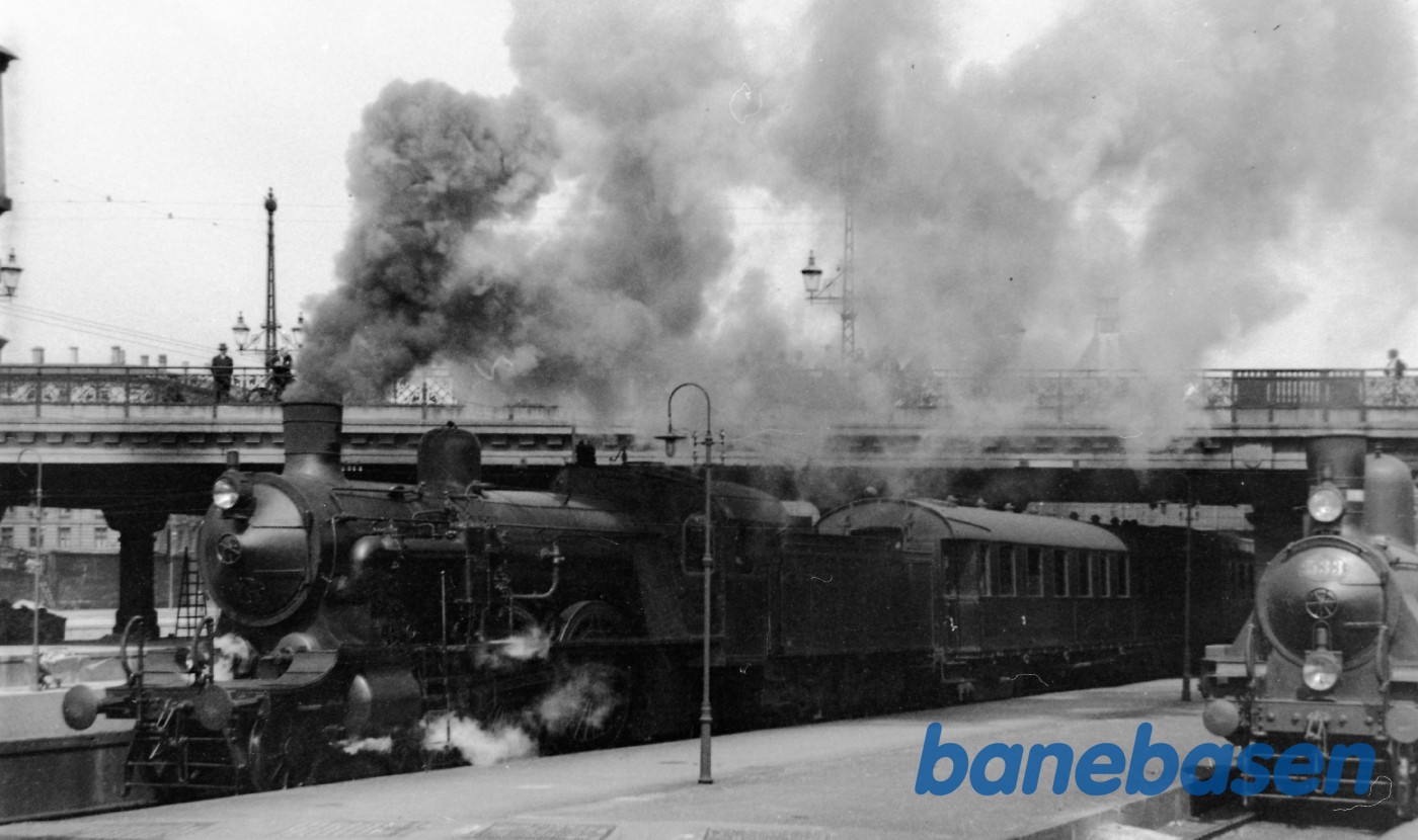 Damplokomotiv P914 (Tog 73) og K 533 på København H Damplokomotiv P914 (Tog 73) og K 533 på København H