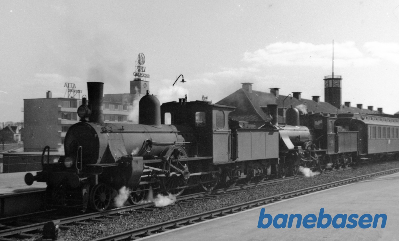 Damplokomotiv K ? Og K 531 med tog 717 i Fredericia Damplokomotiv K ? Og K 531 med tog 717 i Fredericia