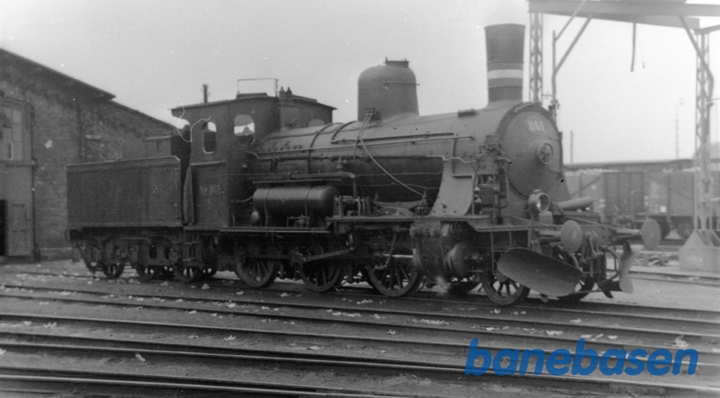 Damplokomotiv D 861 ved remisen Tønder H Damplokomotiv D 861 ved remisen Tønder H