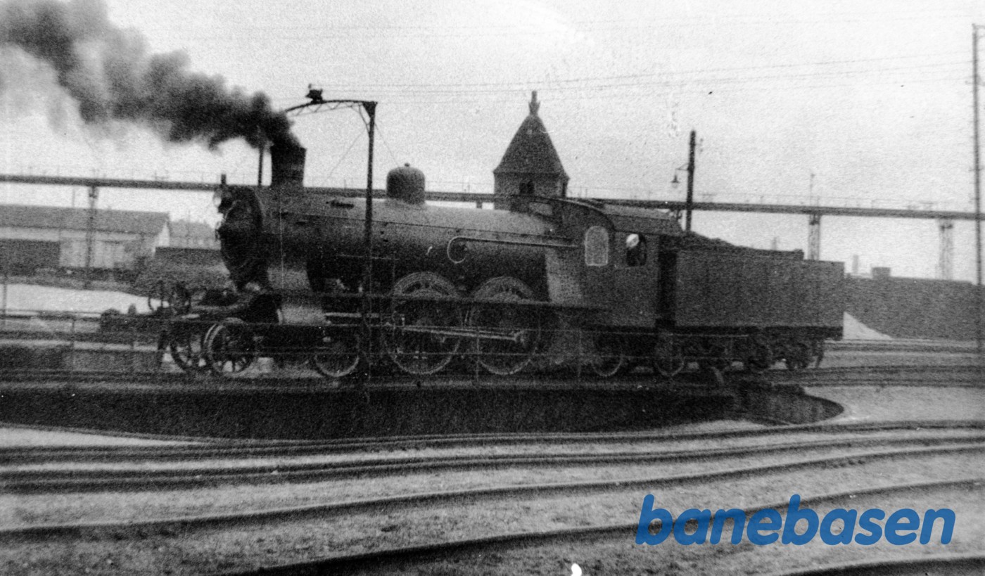 Damplokomotiv P 915. København G maskindepot Damplokomotiv P 915. København G maskindepot