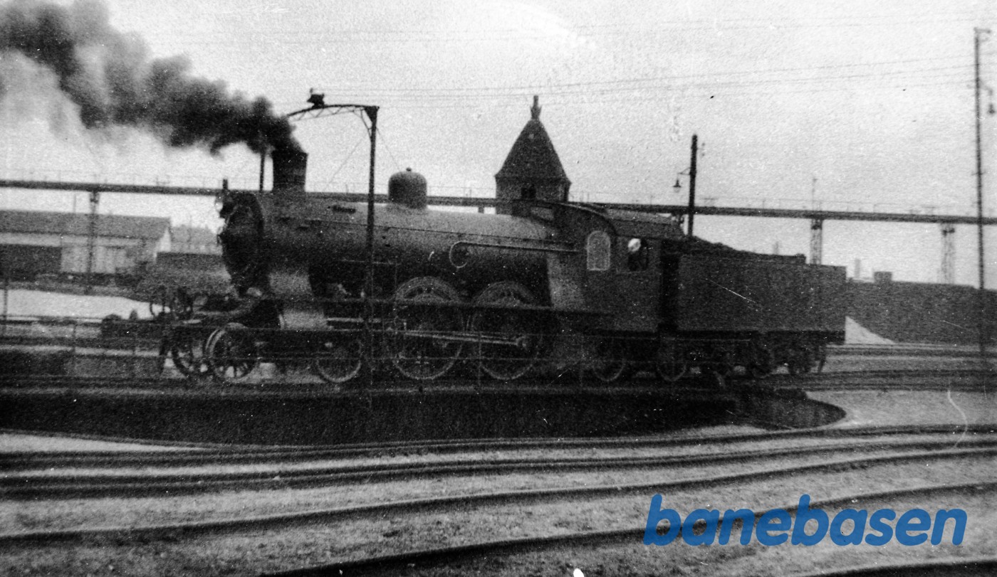 Damplokomotiv P 915. København G maskindepot Damplokomotiv P 915. København G maskindepot