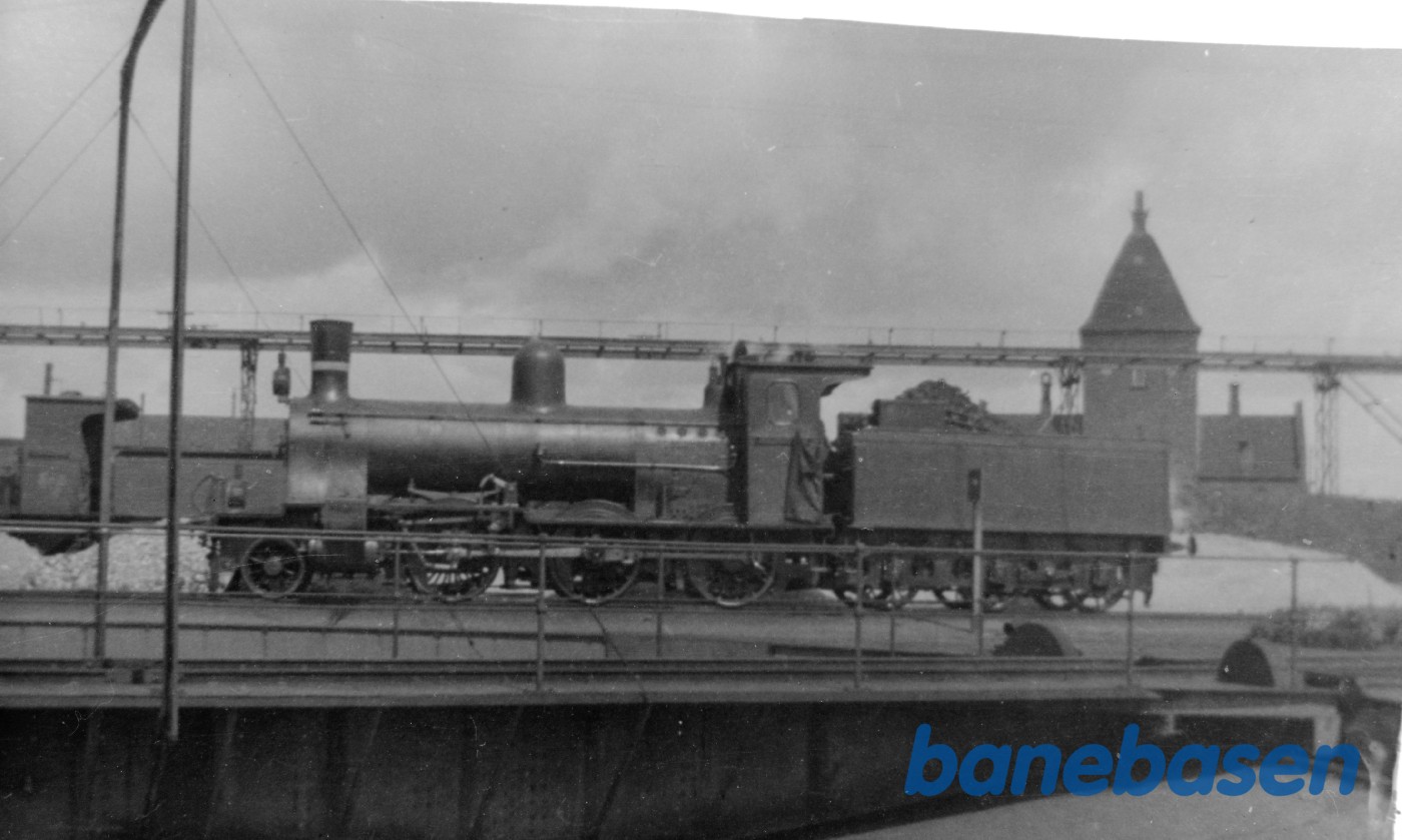 Damplokomotiv D 823. København G maskindepot Damplokomotiv D 823. København G maskindepot