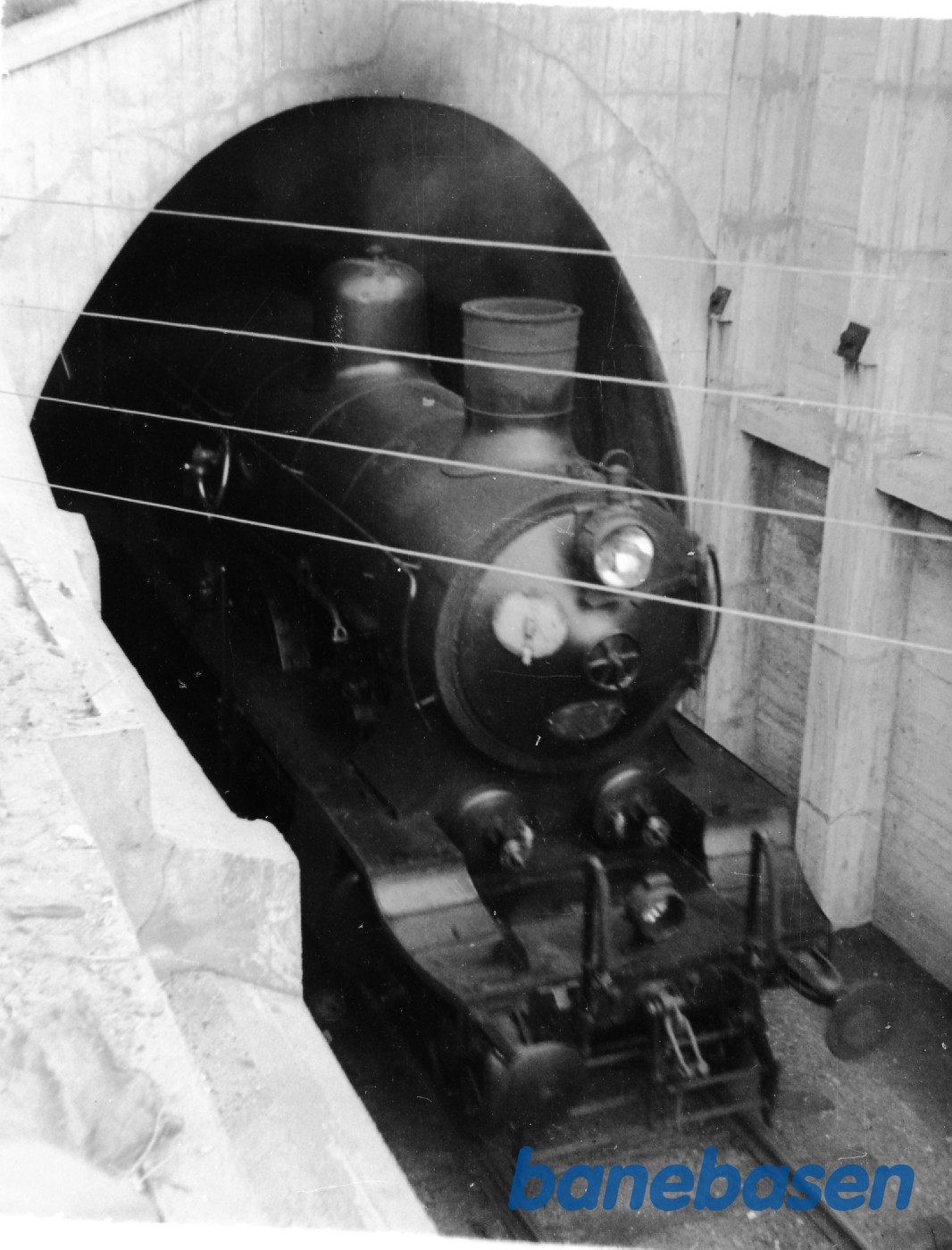 Damplokomotiv P 913 ankommer til Masnedø færgehavn med det sidste tog Damplokomotiv P 913 ankommer til Masnedø færgehavn med det sidste tog