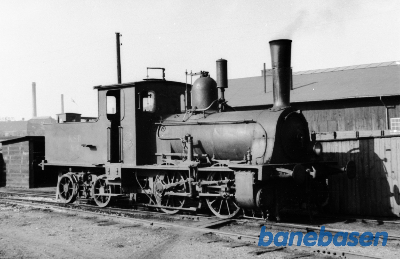 Damplokomotiv nr 6 holder på København L Damplokomotiv nr 6 holder på København L