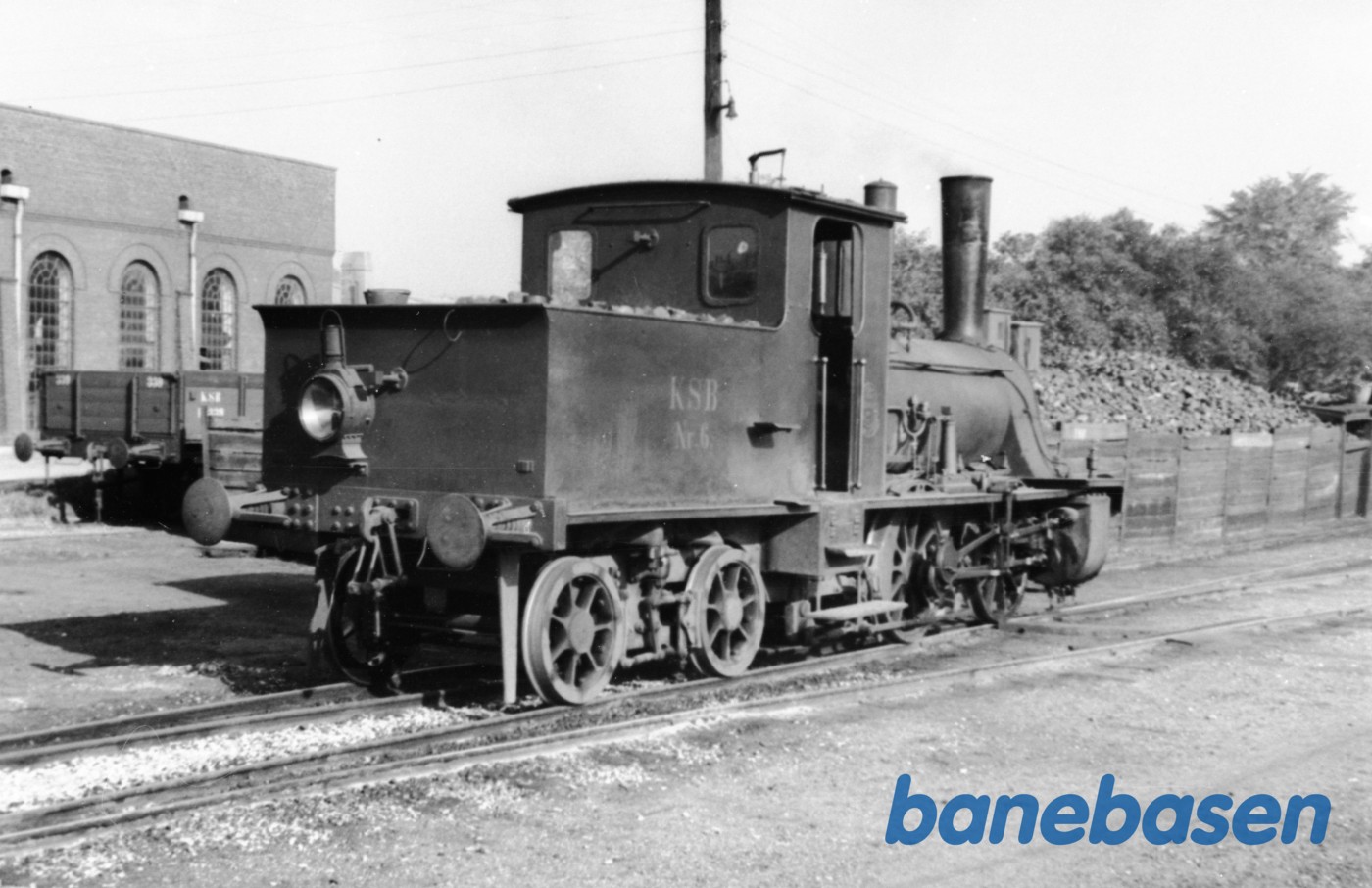 Damplokomotiv nr 6 holder på København L Damplokomotiv nr 6 holder på København L