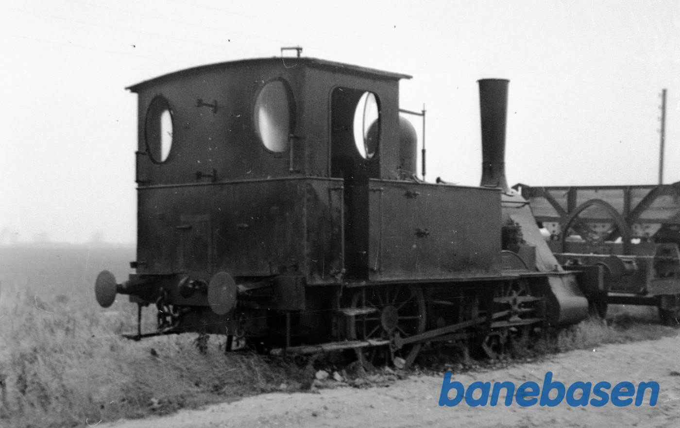 Damplokomotiv. Ex DSB N 100 i Klåbygård mergelleje Damplokomotiv. Ex DSB N 100 i Klåbygård mergelleje