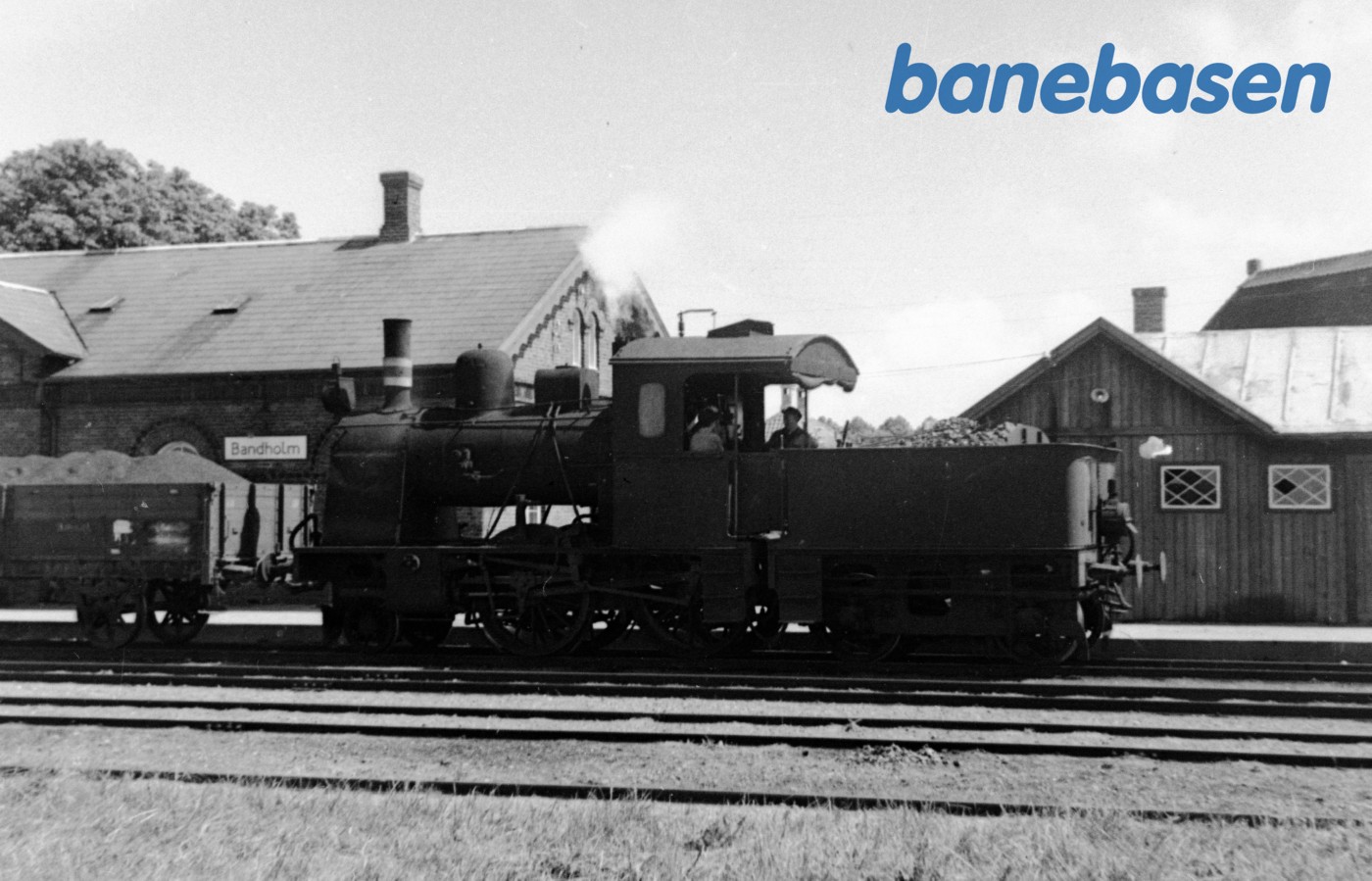 Damplokomotiv NKJ 2 i på Bandholm station Damplokomotiv NKJ 2 i på Bandholm station