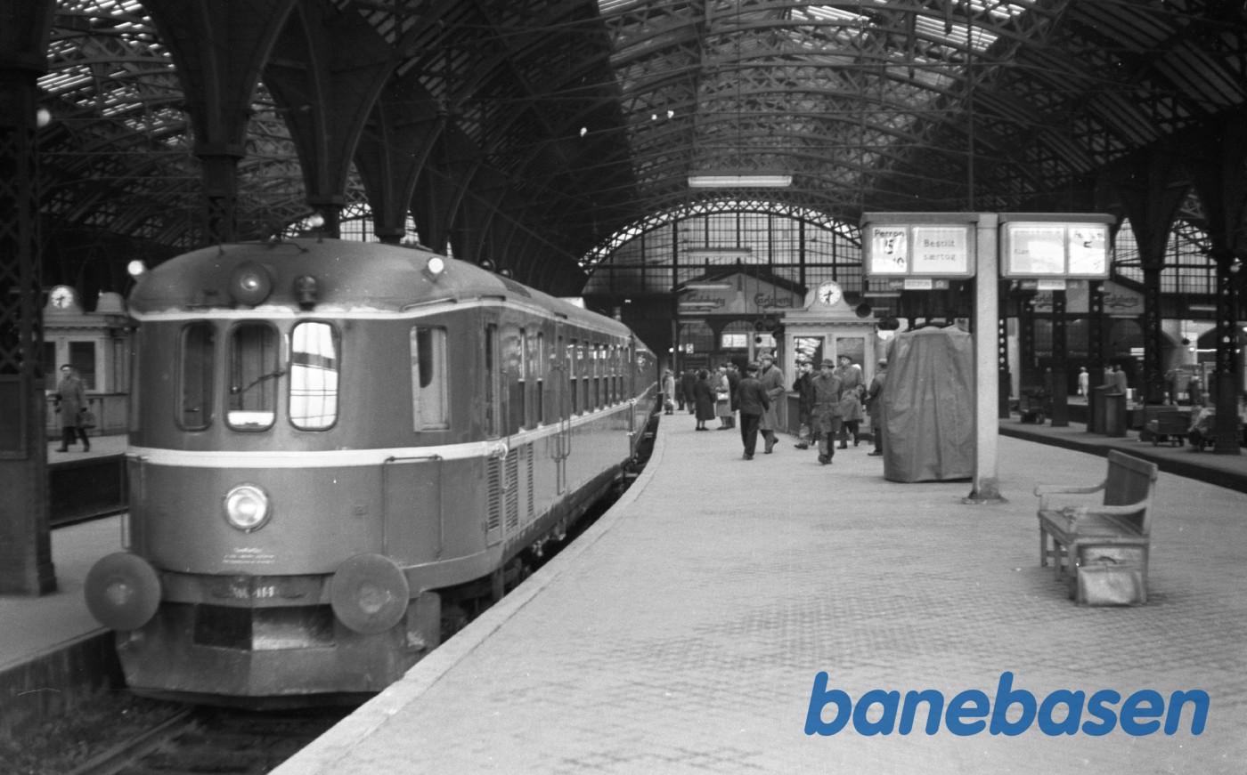 Morop jubilæumskonference. Særtog med lyntog på Københavns Hovedbanegård Morop jubilæumskonference. Særtog med lyntog på Københavns Hovedbanegård