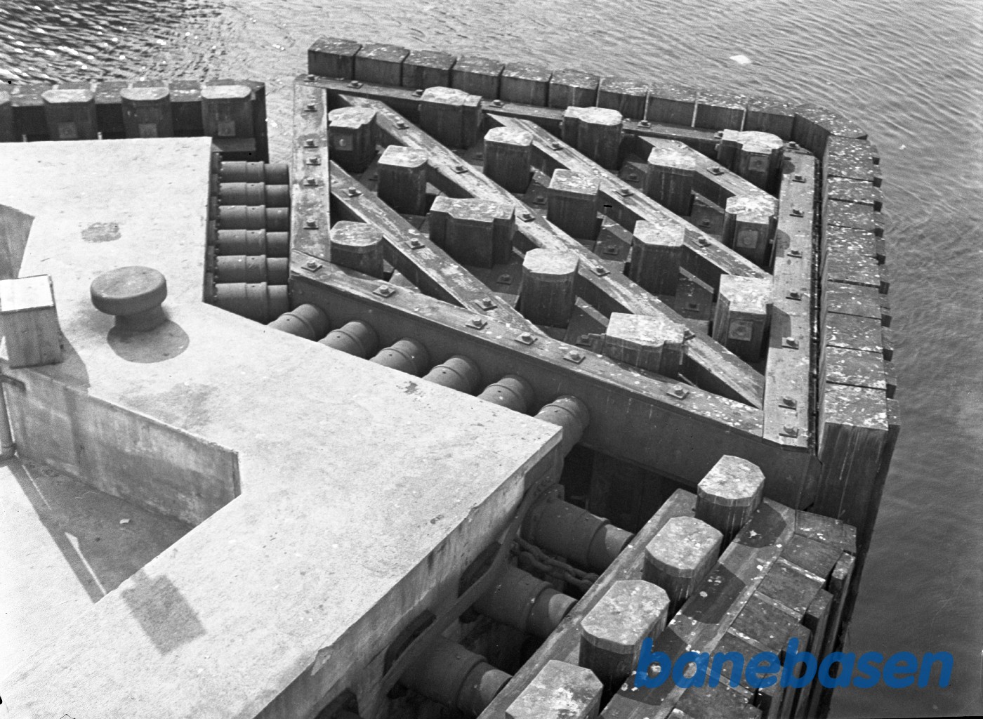 Korsør Færge, Fjedrende molehoved Korsør Færge, Fjedrende molehoved