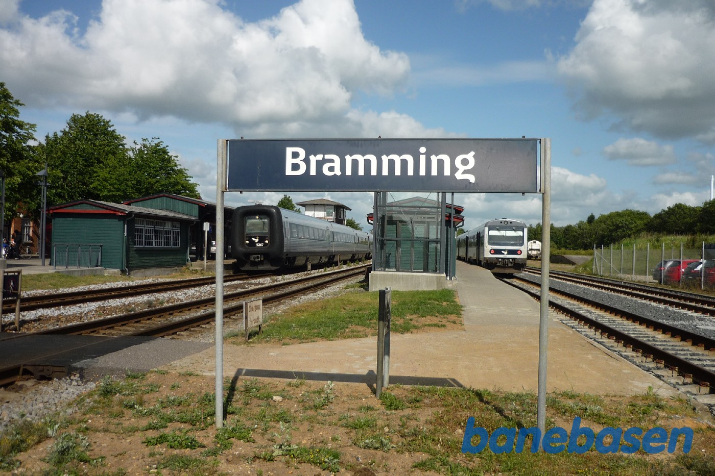Bramming station med Mf og Mr på perronerne Bramming station med Mf og Mr på perronerne
