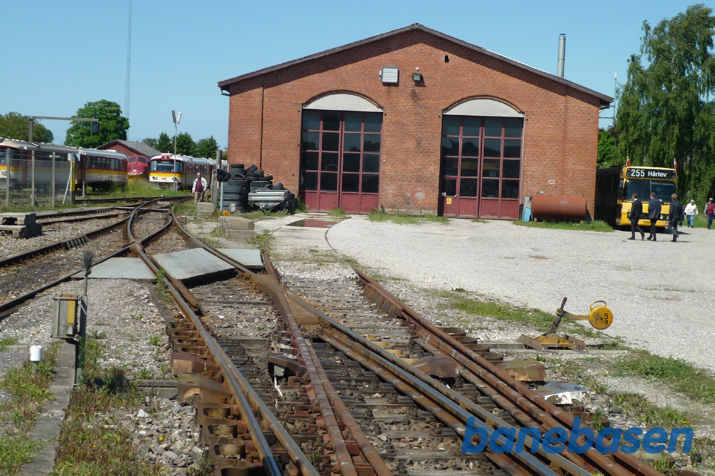 Præsentation af de nye Lint tog. Udsigt til det gamle værksted i Haarlev Præsentation af de nye Lint tog. Udsigt til det gamle værksted i Haarlev