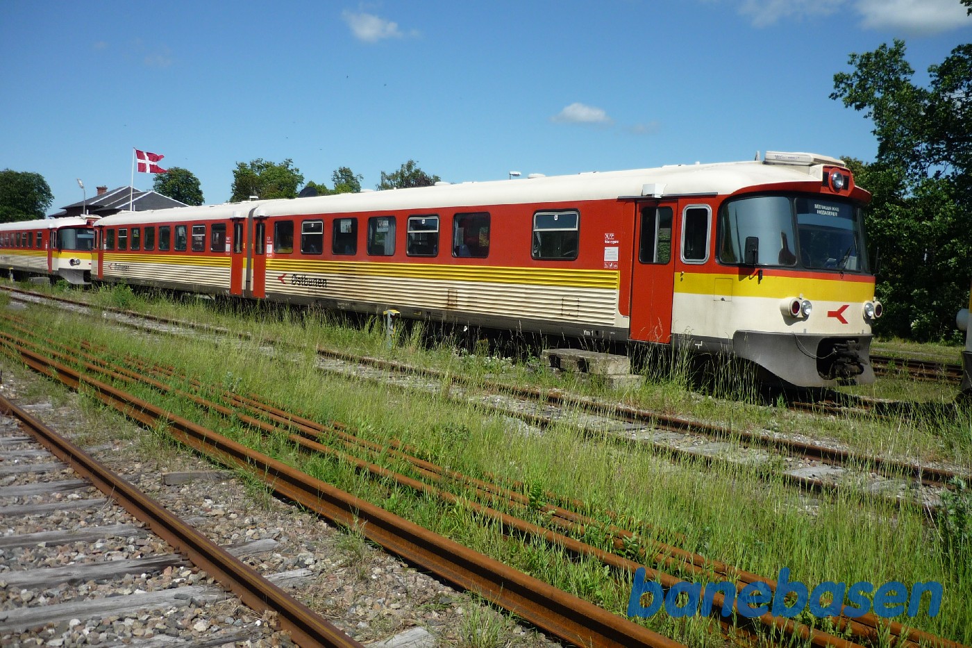 Præsentation af de nye Lint tog. De gamle y tog på sidesporene Præsentation af de nye Lint tog. De gamle y tog på sidesporene