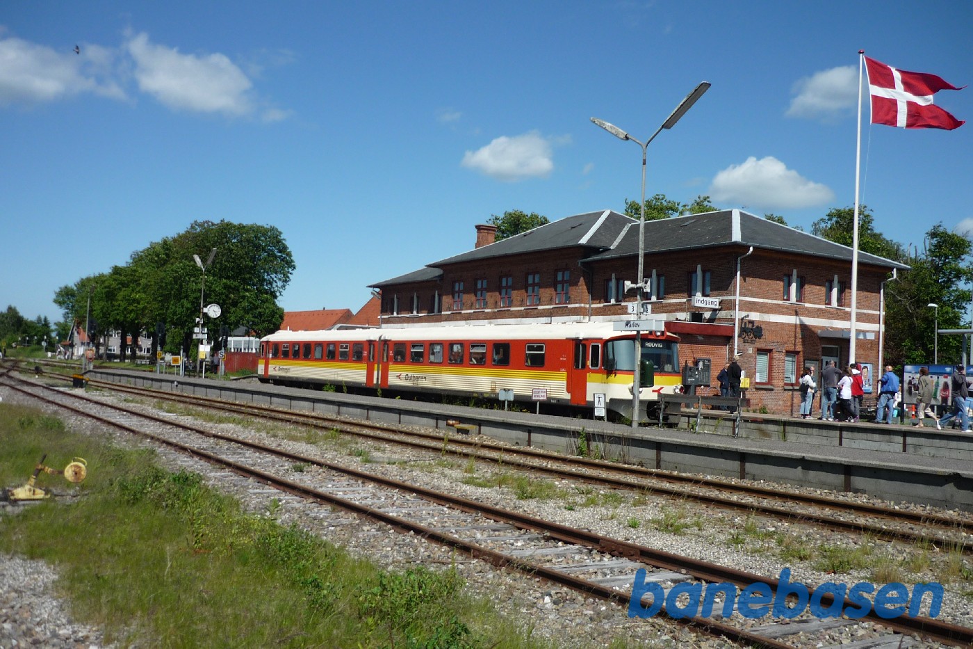 Præsentation af de nye Lint tog. Motortog Ym på Haarlev station -mod Rødvig Præsentation af de nye Lint tog. Motortog Ym på Haarlev station -mod Rødvig
