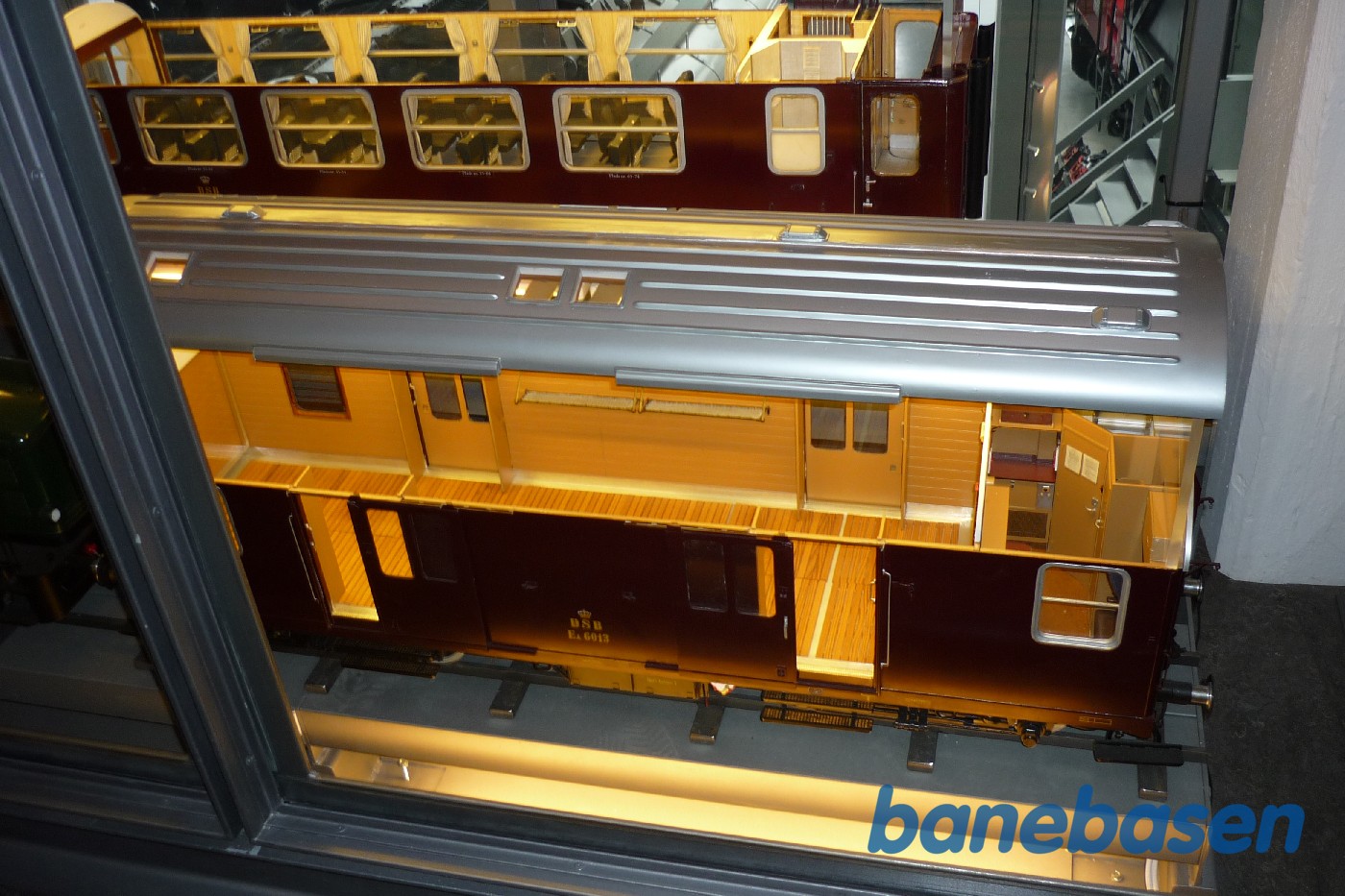 Danmarks Jernbanemuseeum. Model af personvogne med aftagelig tag Danmarks Jernbanemuseeum. Model af personvogne med aftagelig tag