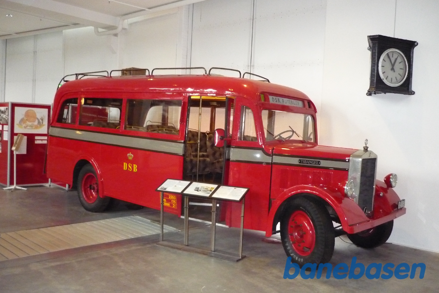 Danmarks Jernbanemuseeum. DSB Triangelrutebil i udstillingen Danmarks Jernbanemuseeum. DSB Triangelrutebil i udstillingen